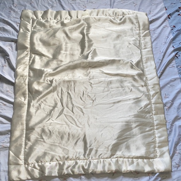 Charming Cream Cartoon Character Throw Blanket - Picture 7 of 10